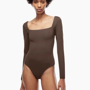 Aritzia babaton contour square neck long sleeve bodysuit